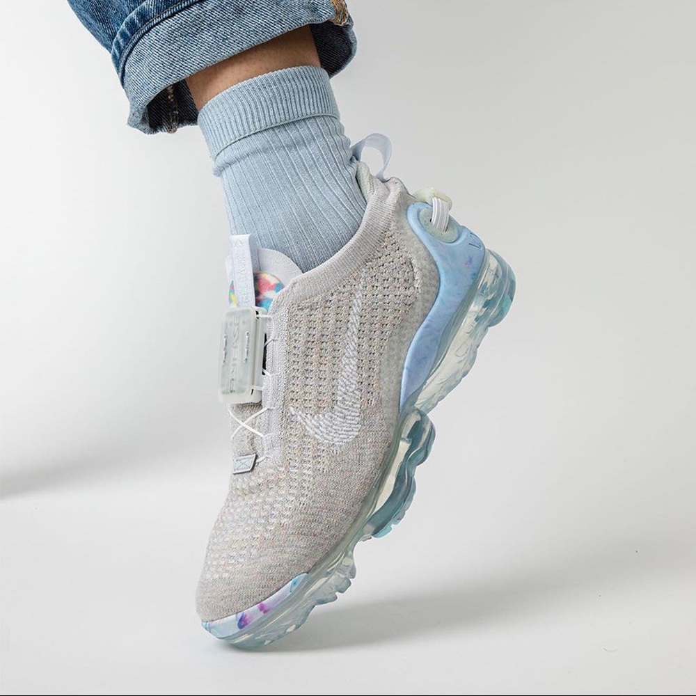 NIKE WHITE AIR VAPORMAX 2020 FLYKNIT SNEAKERS - BRAND NEW IN BOX - Picture 5 of 16